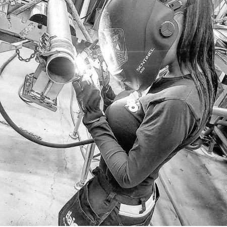 Сварщик (the welder)