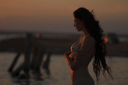 Эротическая фотосессия на закате