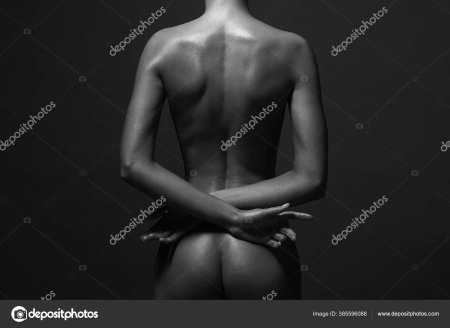 Красивые голые девушки сзади