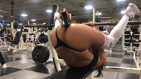 Фитоняшка в спортзале