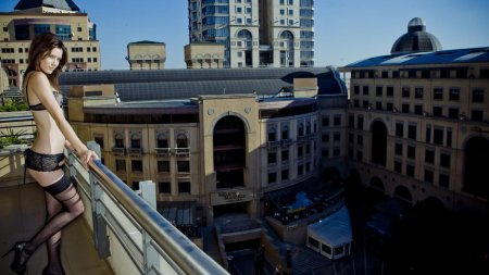 Фотосессия на крыше в белье