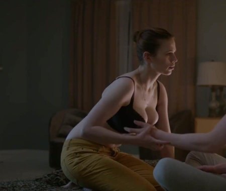 Хейли этвелл черное зеркало сцены