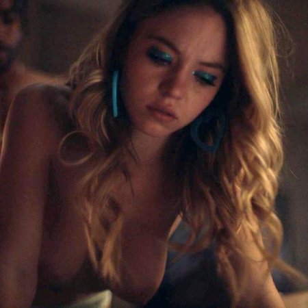 Сидни суини эйфория топлес