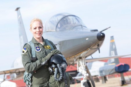 Девушка пилот