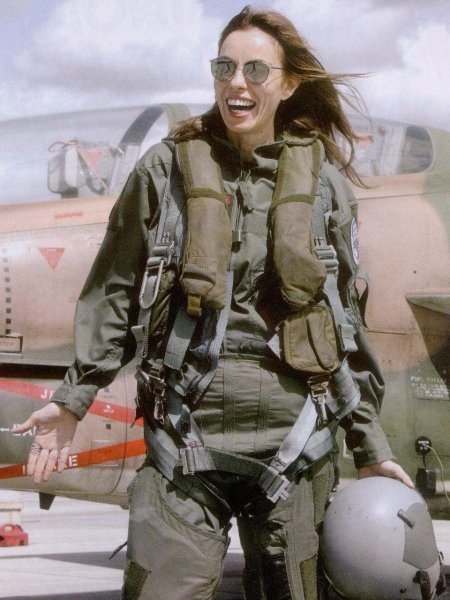 Девушка военный летчик