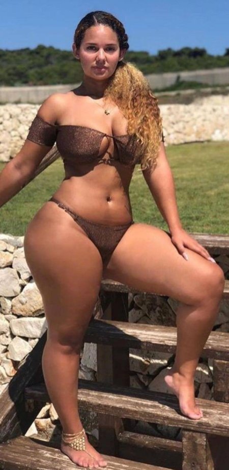 Женщины с большими бедрами голые