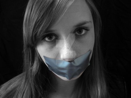 Джессика альба с заклеенным ртом