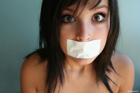 Заклеенный рот