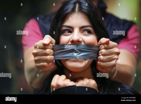 Заклеенный рот