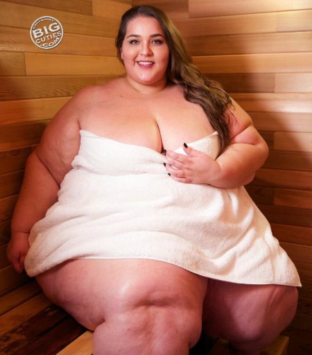 Толстые женщины в сауне