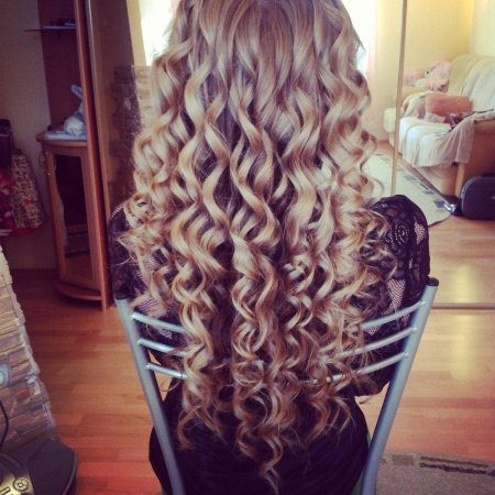 Локоны на длинные волосы плойкой