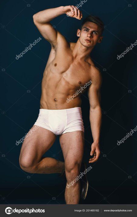 Мужчина мускулистый