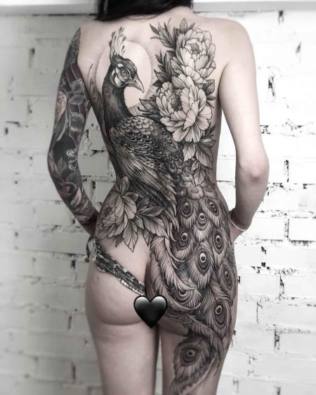 Тату женская на спине