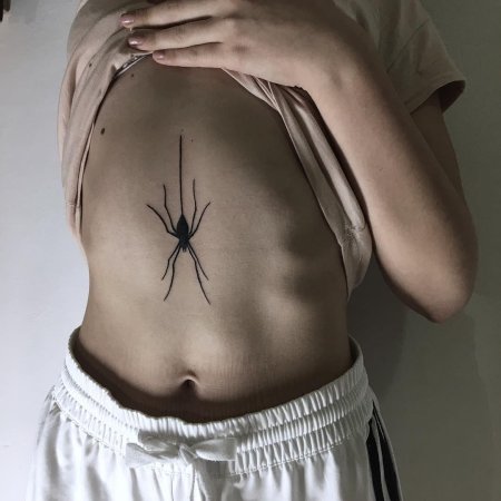Паук на ребрах тату