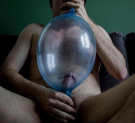 Condom balloon
