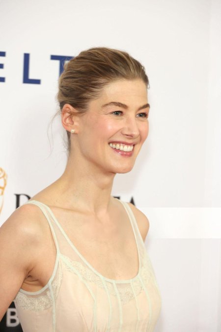 Розамунд пайк