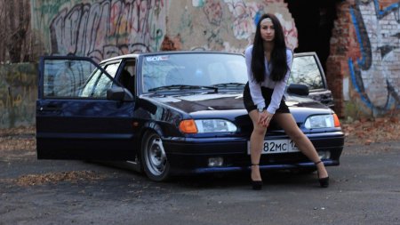 Лада и девушка