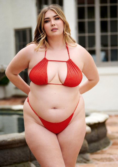 Пышная девушка