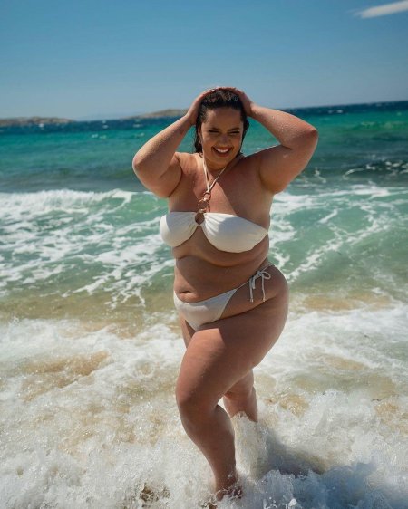 Женщины плюс сайз из социальных сетей