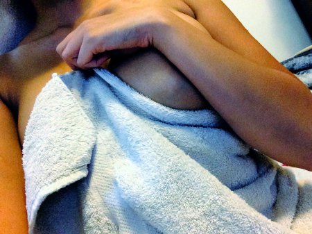 Стянул полотенце