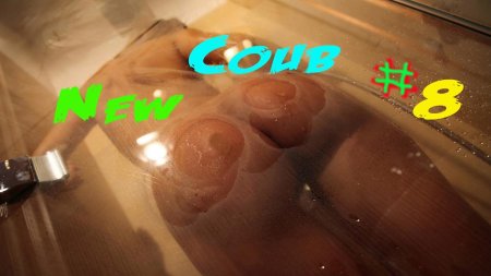 Девушка в душевой кабине ню