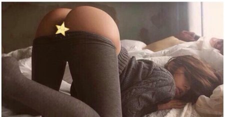 Красивая девушка раком