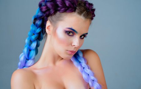 Коса с канекалоном