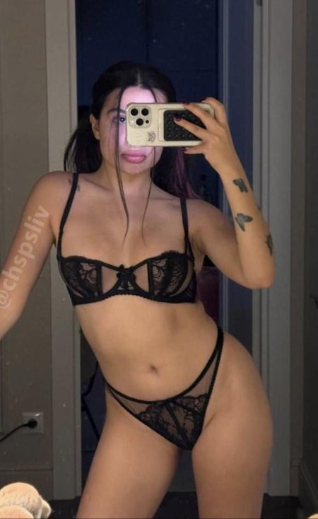 Голая амина тендерлибае