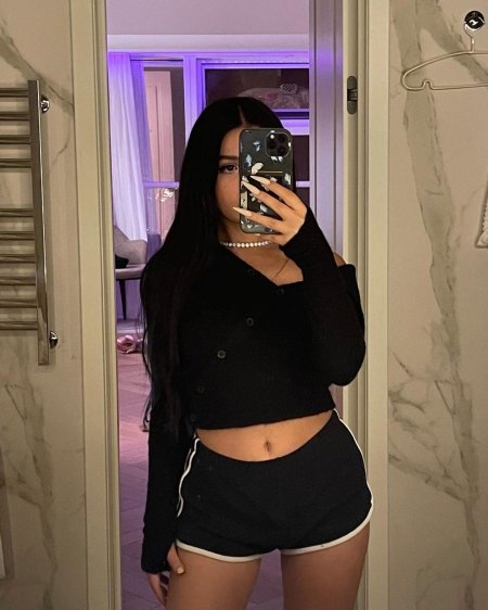 Девушка модная