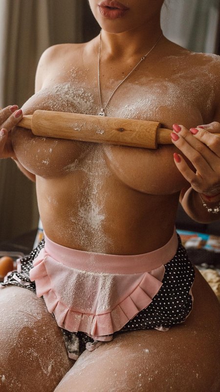 Красивые сиськи в муке