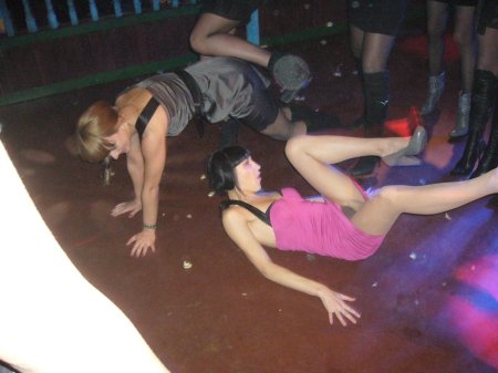 Пьяные бабы на корпоративе