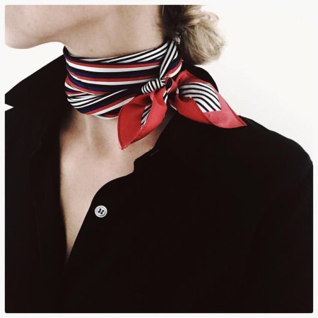 Шарф на шее