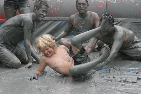 Фестиваль морской грязи boryeong mud festival