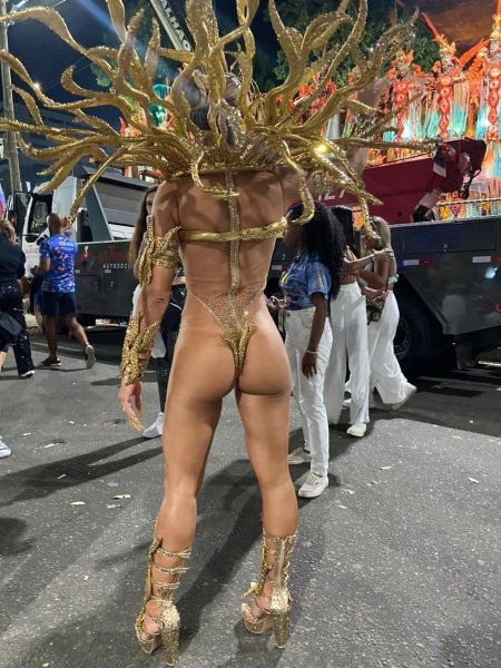 Голая валя карнавал