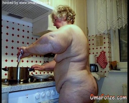 Зрелая толстушка