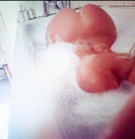 Попа в пене