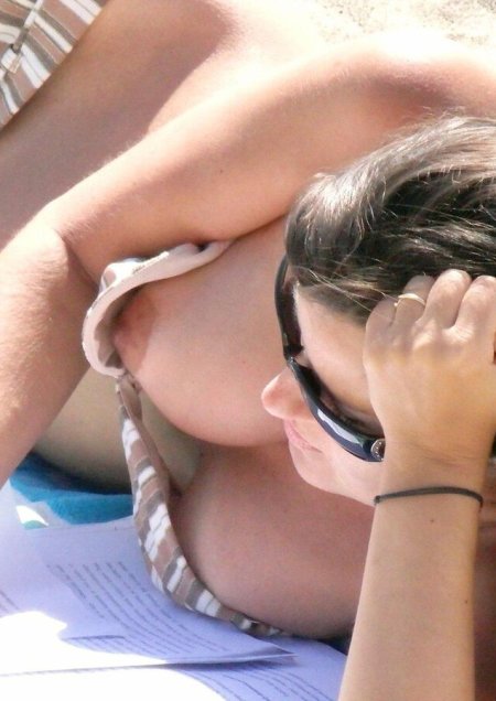 Случайно засветила сиськи