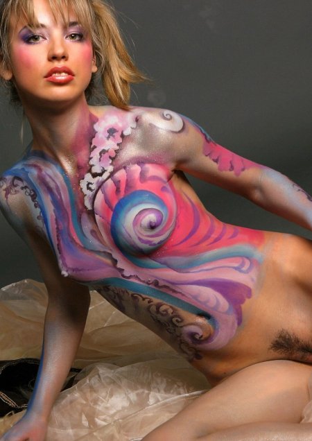 Бодиарт на голое тело