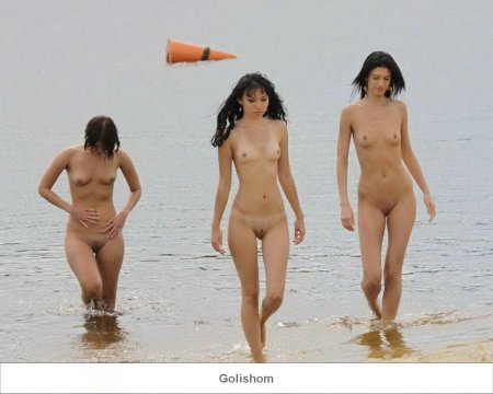 Девушки на нудистком пляже