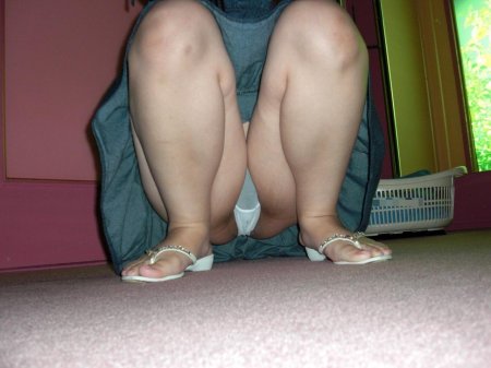 Толстые женщины без трусов на корточках