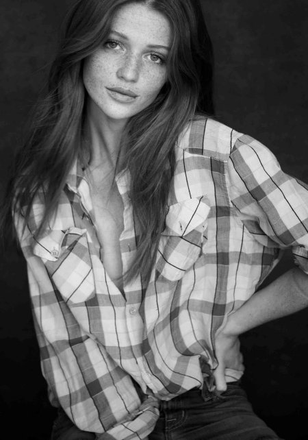 Рыжая девушка