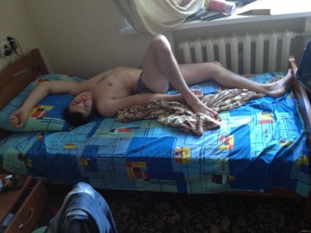 Студентки спят голые в общаге