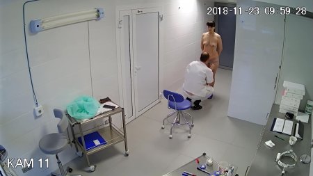 Голые женщины на медосмотре