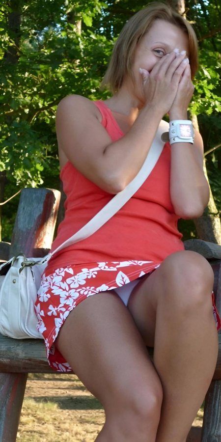 Под юбкой у взрослых женщин