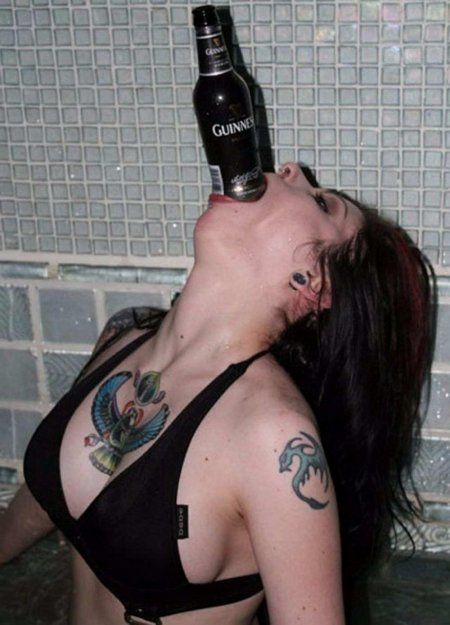 Девушка на вписке