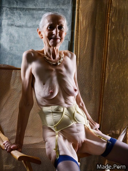 Голые худые старушки