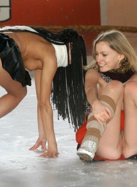 Засветы голых писек фигуристок