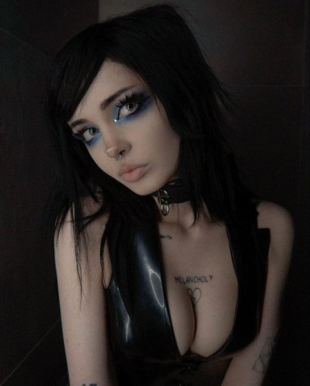 Готическая девушка