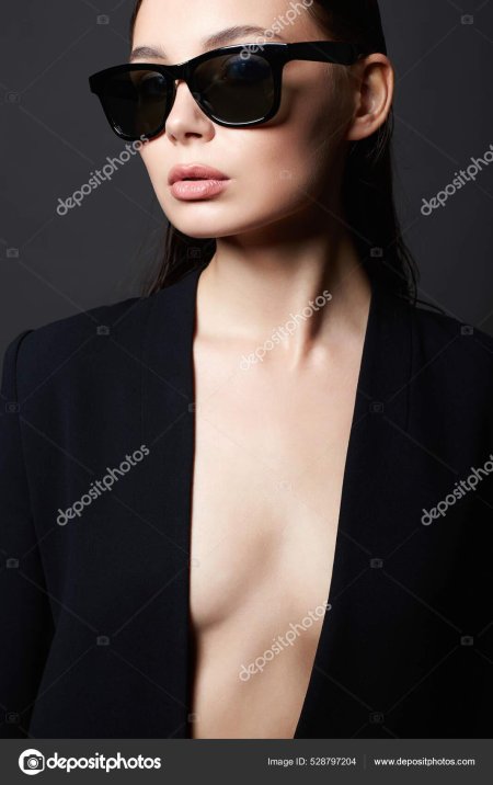 Женщина в солнечных очках