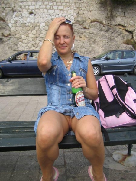 Под юбкой у взрослых женщин